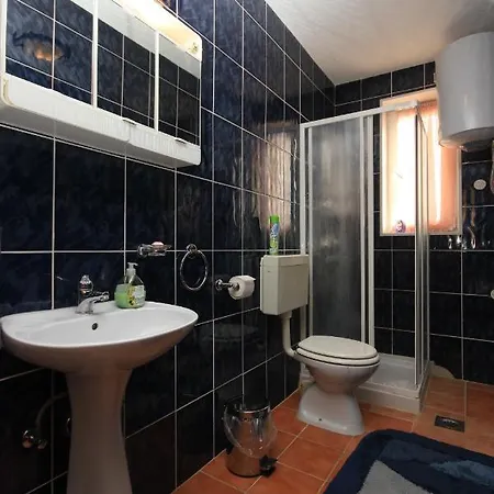 With A Parking Space Banjole, - 7242 * Πούλα