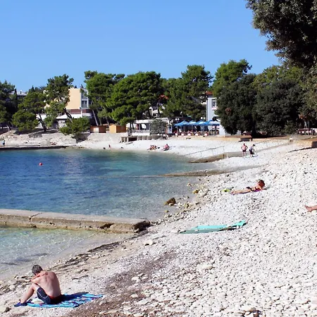 With A Parking Space Banjole, - 7242 Πούλα