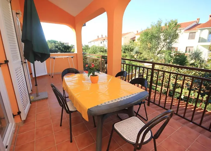 With A Parking Space Banjole, - 7242 Daire *