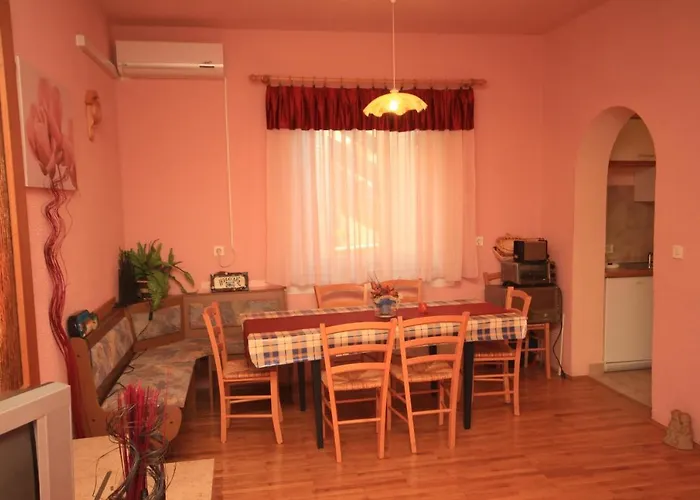 With A Parking Space Banjole, - 7242 * פולה