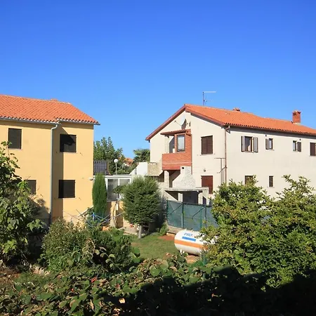 With A Parking Space Banjole, - 7242