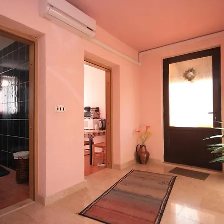 Apartment With A Parking Space Banjole, - 7242