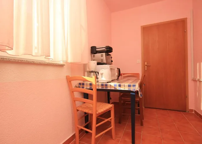 With A Parking Space Banjole, - 7242 Lägenhet *