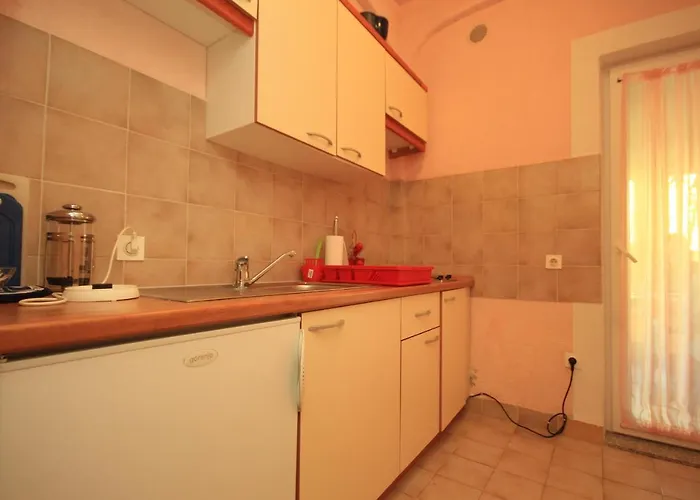 Lägenhet With A Parking Space Banjole, - 7242 *