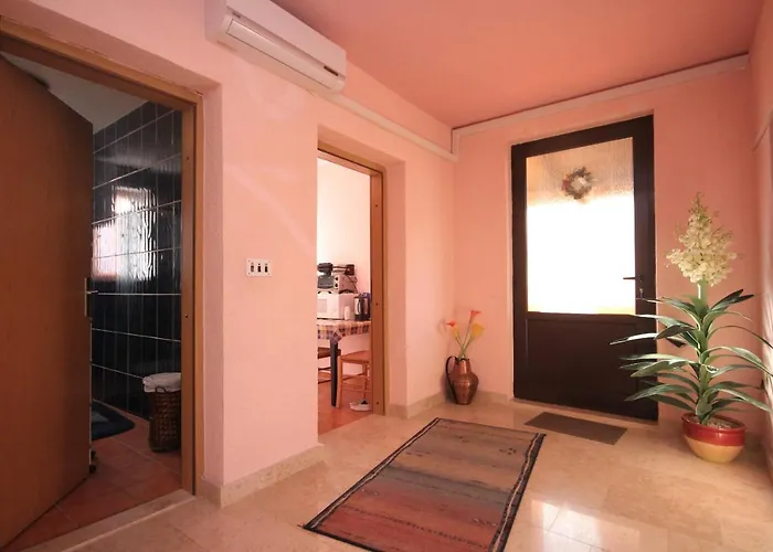Apartment With A Parking Space Banjole, - 7242