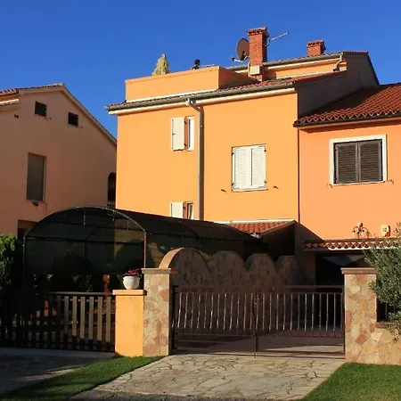 With A Parking Space Banjole, - 7242 * Pola