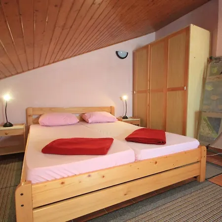 With A Parking Space Banjole, - 7242 * Póla