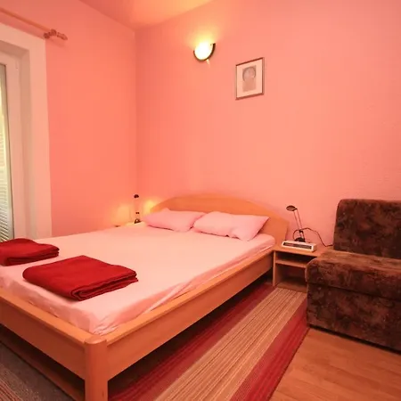 Apartman With A Parking Space Banjole, - 7242 *