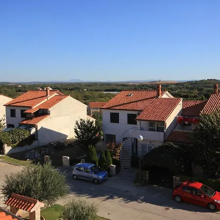 With A Parking Space Banjole, - 7242 * Pola